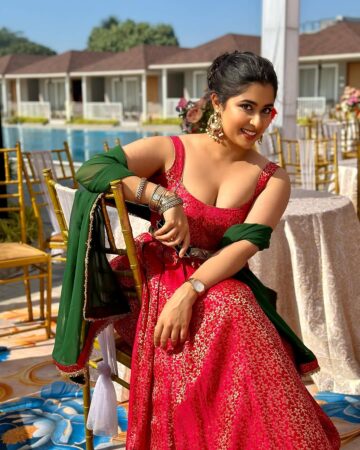 Nikita Sharma Flaunts Her Beauty in Red Outfit