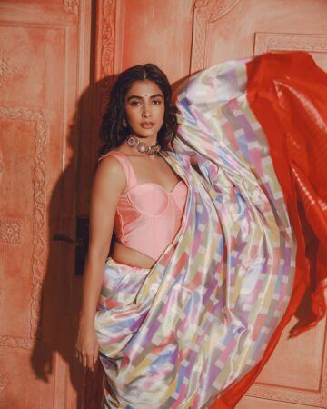 Pooja Hegde Embraces Ethnic Beauty in Saree