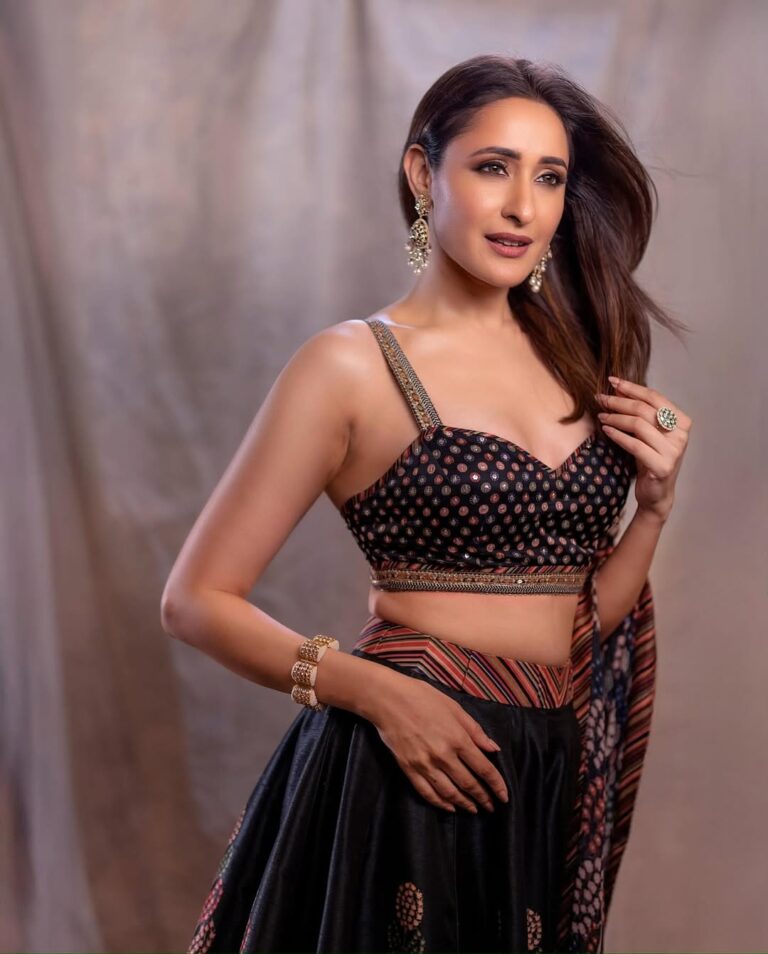 Pragya Jaiswal Looks Breathtaking in Traditional Attire