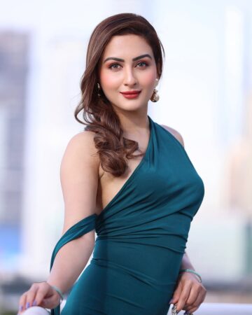 Zaara Yesmin's Off-Shoulder Look is Showstopper