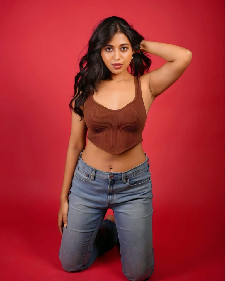Rittika Chakraborty's Hot Look with Stunning Navel Show