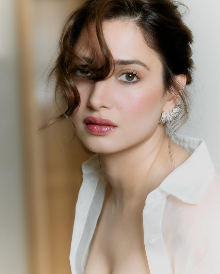Tamannaah Bhatia Looks Breathtaking in Her New Photoshoot