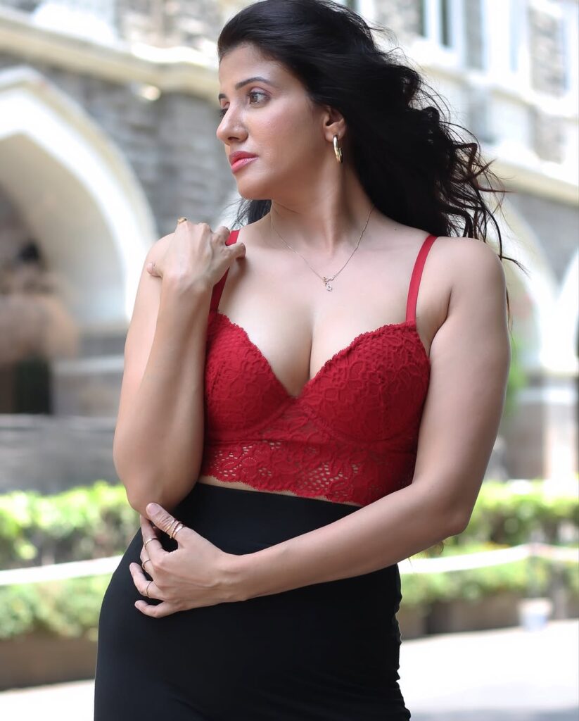 Archana Singh Rajput Turns Up the Heat in Red & Black