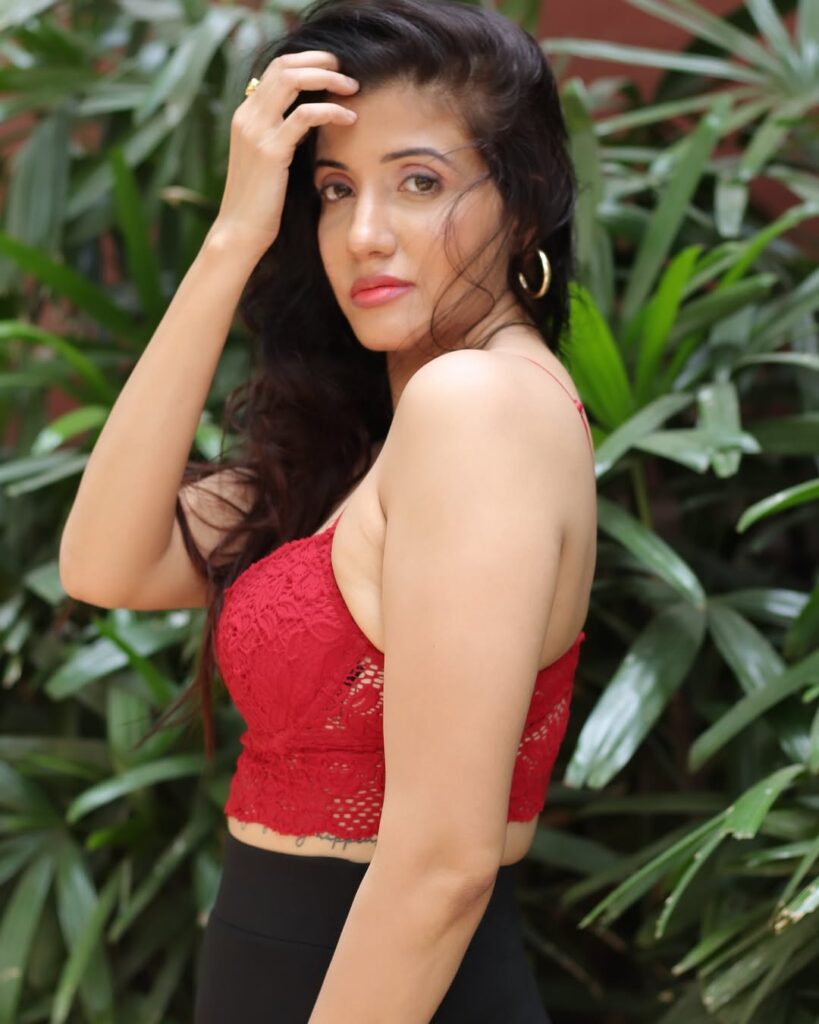 Archana Singh Rajput Turns Up the Heat in Red & Black