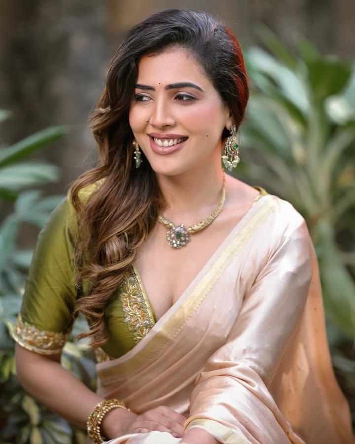 Sara Annaiah's Bold Saree Look is a Showstopper
