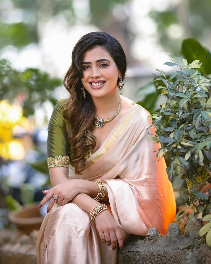 Sara Annaiah's Bold Saree Look is a Showstopper