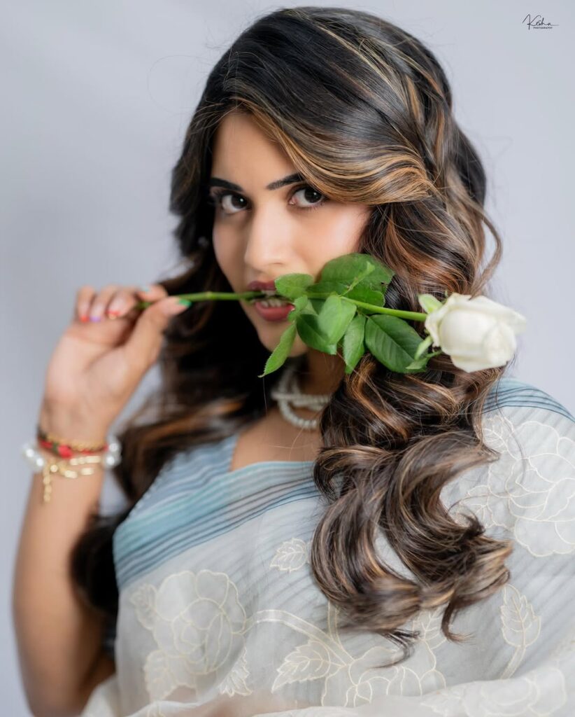 Sravanthi Chokarapu Turns Up the Glam in Simple Saree Look