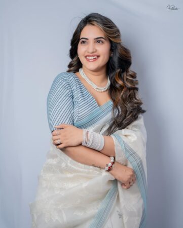 Sravanthi Chokarapu Turns Up the Glam in Simple Saree Look
