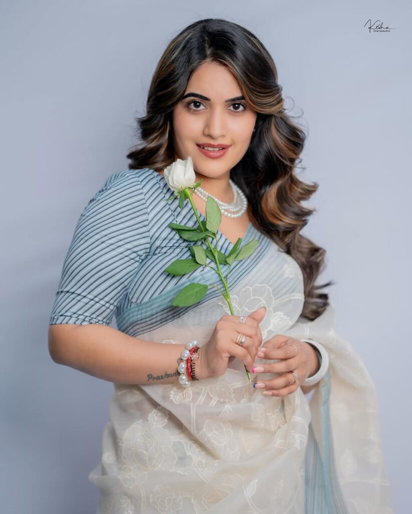 Sravanthi Chokarapu Turns Up the Glam in Simple Saree Look