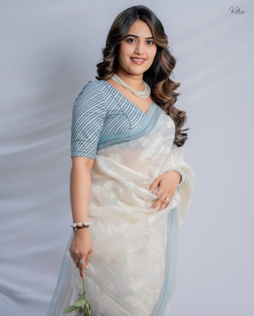 Sravanthi Chokarapu Turns Up the Glam in Simple Saree Look