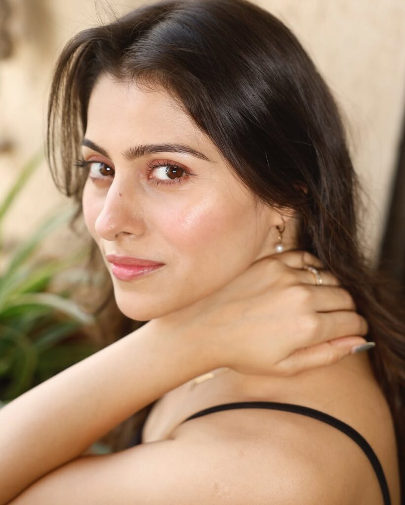 Aparna Dixit Embraces Confidence and Style in New Photos