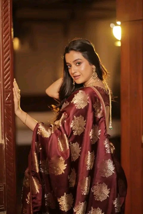 Darshana Banik Redefines Glamour in Traditional Wear