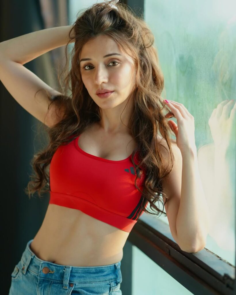 Heli Daruwala's Bold Look Sets Social Media Abuzz